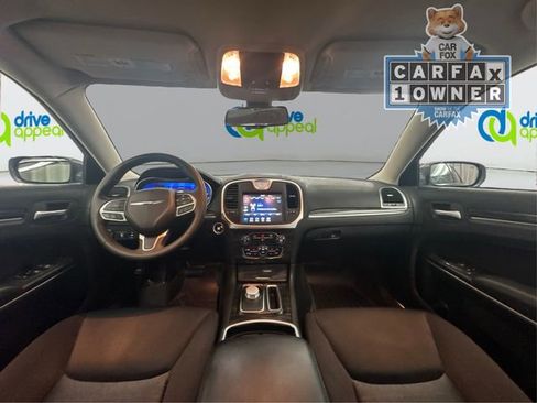 Used 2022 Chrysler 300 Touring image 27