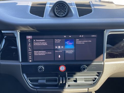 Used 2023 Porsche Macan S image 27