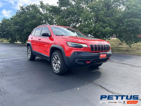 Used 2021 Jeep Cherokee Trailhawk w/ Comfort/Convenience Group image 1