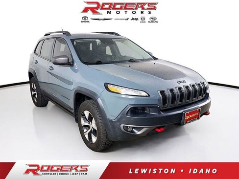 Used 2015 Jeep Cherokee Trailhawk w/ Comfort/Convenience Group AWD/4WD image 1