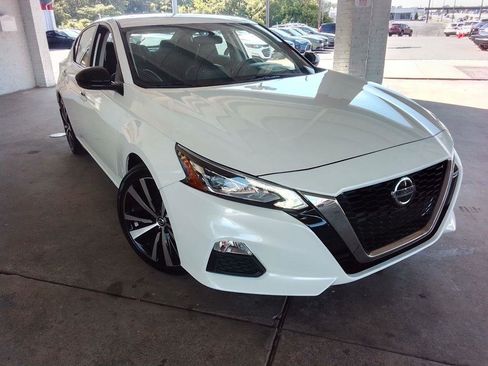 Used 2019 Nissan Altima 2.5 SR w/ SR Premium Package FWD image 2