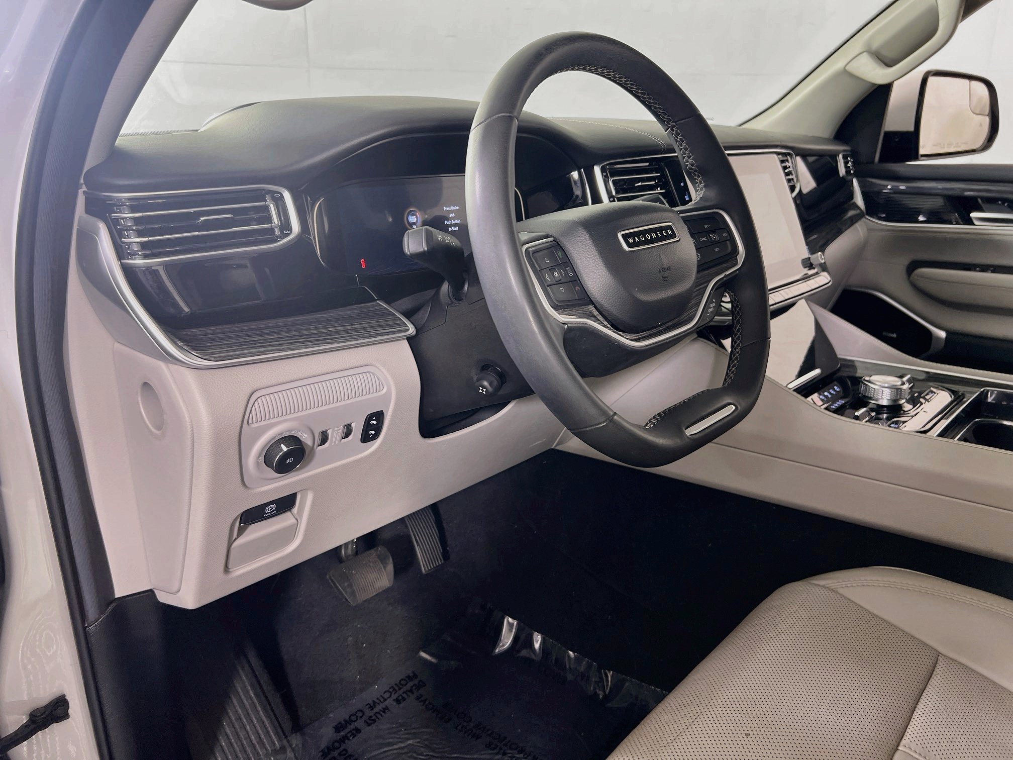 Used 2022 Jeep Wagoneer Series III w/ Premium Group I AWD/4WD image 9
