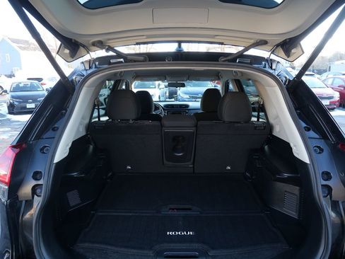 Used 2018 Nissan Rogue SV w/ Premium Package image 31