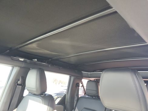 Used 2023 Ford Bronco Wildtrak image 11