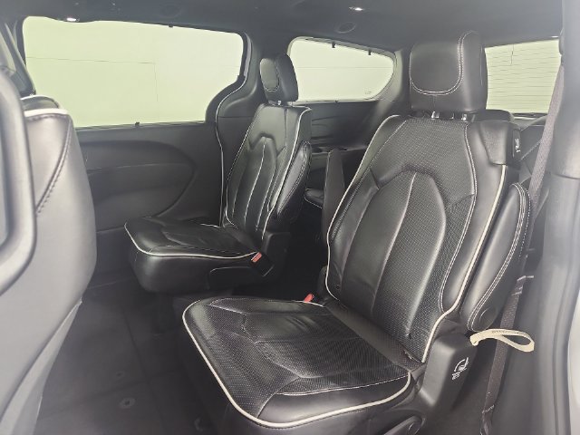 Used 2025 Chrysler Pacifica Limited FWD image 23