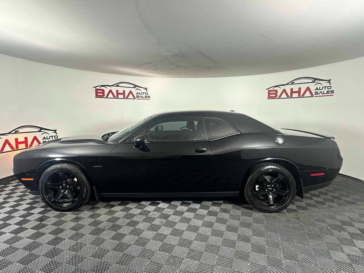 Used 2017 Dodge Challenger R/T RWD image 5