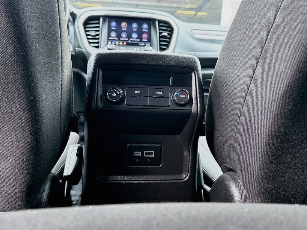 Used 2023 GMC Acadia SLE FWD image 23