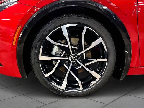 Used 2025 Toyota Prius Plug-In Hybrid image 11