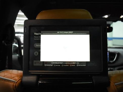 Used 2022 Chrysler Pacifica Pinnacle image 28