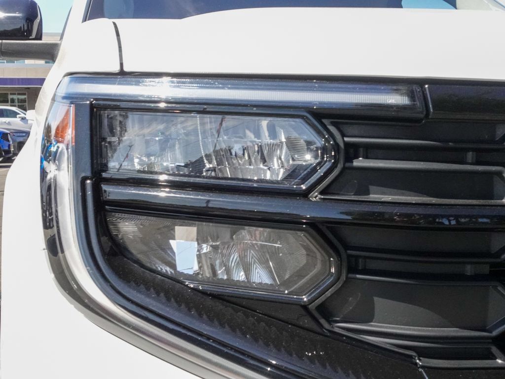 Used 2025 Ford Expedition Max Active AWD/4WD image 3
