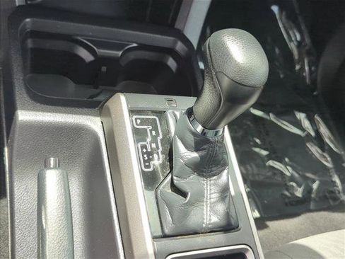 Certified 2021 Toyota Tacoma SR5 AWD/4WD image 25