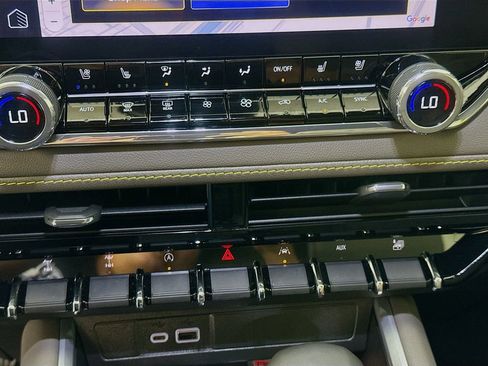 Used 2024 Chevrolet Colorado ZR2 w/ ZR2 Bison Edition image 18