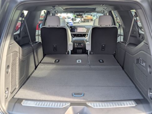 New 2026 Chevrolet Suburban Premier image 31