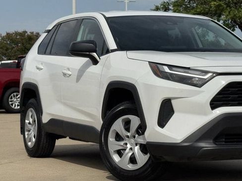 Used 2024 Toyota RAV4 LE AWD/4WD image 3