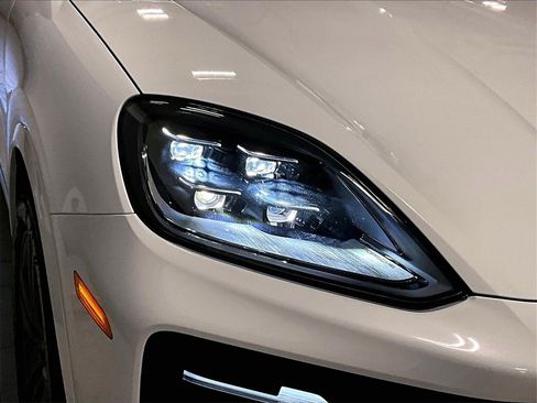 Certified 2025 Porsche Cayenne image 30