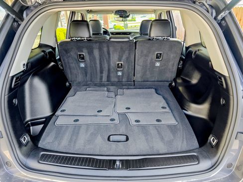 Used 2024 Jeep Grand Cherokee Limited w/ Black Appearance Package image 41