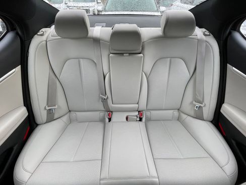 Used 2025 Genesis G70 2.5T image 38