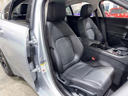 Used 2017 Jaguar XE Premium image 62