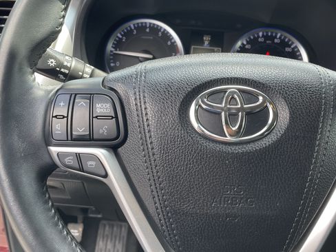 Used 2016 Toyota Highlander XLE FWD image 26