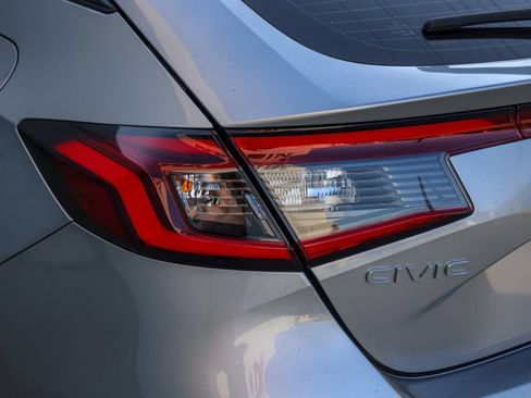 Used 2023 Honda Civic Sport image 7