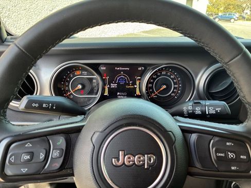 Used 2023 Jeep Wrangler Sport S image 11