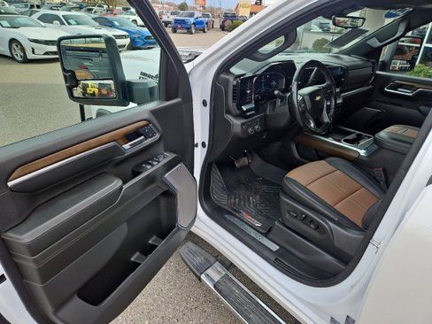 Used 2025 Chevrolet Silverado 3500 High Country w/ High Country Premium Package image 8