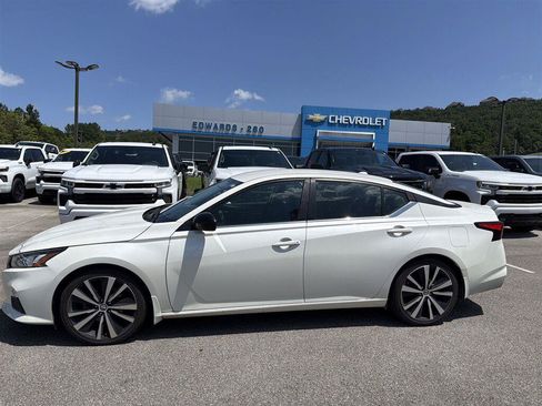 Used 2019 Nissan Altima 2.5 SR FWD image 2