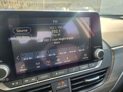 Used 2025 Nissan Altima 2.5 SV image 11