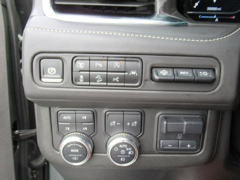 Used 2024 GMC Yukon XL Denali Ultimate image 25