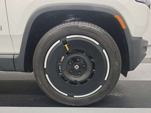Used 2025 Rivian R1S Adventure AWD/4WD image 11