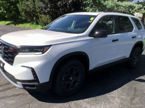 New 2025 Honda Pilot TrailSport image 4
