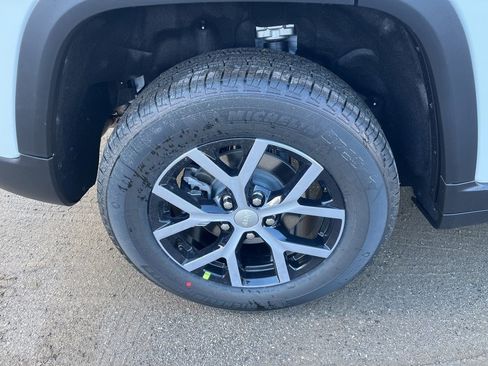 New 2025 Jeep Grand Cherokee Limited image 9