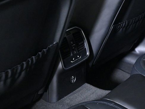 Certified 2023 Porsche Macan S image 20