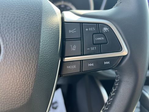 Used 2025 Toyota Highlander XLE AWD/4WD image 20