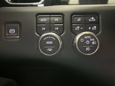 Used 2024 GMC Sierra 3500 Denali w/ Denali Reserve Package AWD/4WD image 35