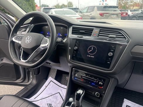Used 2024 Volkswagen Tiguan SE image 12