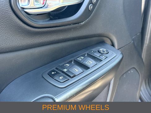 Used 2022 Jeep Cherokee Trailhawk w/ Sun, Sound & Nav Group AWD/4WD image 20
