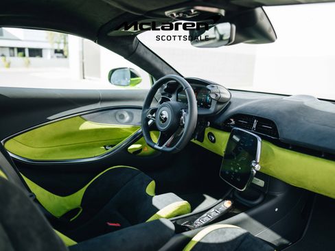 Used 2025 McLaren Artura Performance image 33