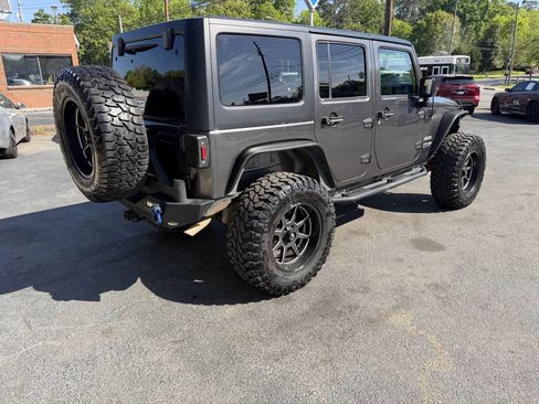 Used 2018 Jeep Wrangler Unlimited Sport S AWD/4WD image 5