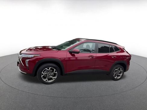 Used 2025 Chevrolet Trax LT image 8