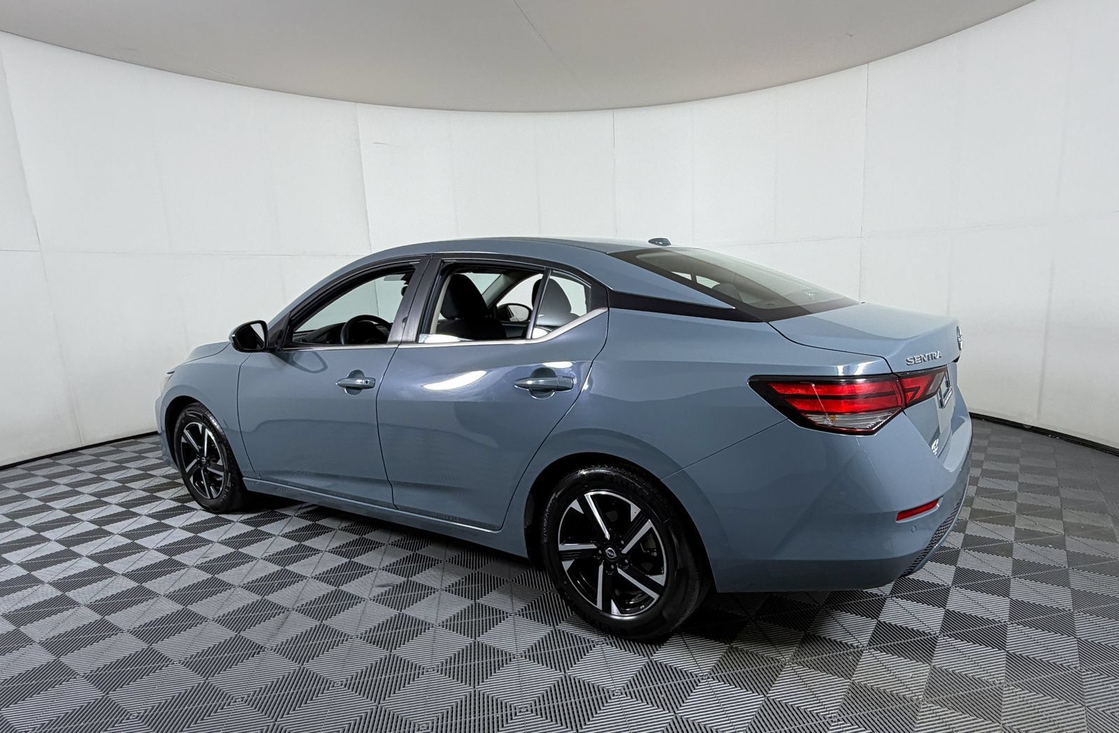 Used 2024 Nissan Sentra SV FWD image 3