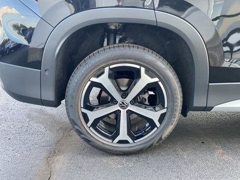New 2025 Volkswagen Tiguan SE image 21