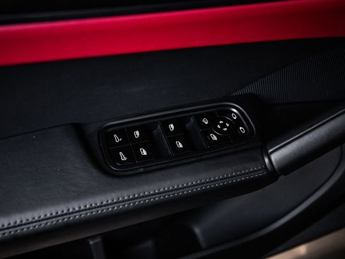 Certified 2025 Porsche Cayenne GTS AWD/4WD image 22