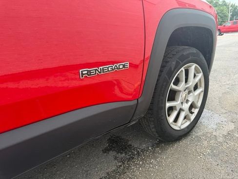 Used 2023 Jeep Renegade Latitude AWD/4WD image 6