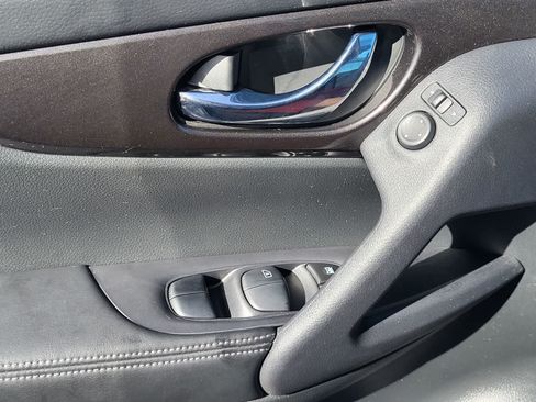 Used 2019 Nissan Rogue SV AWD/4WD image 14