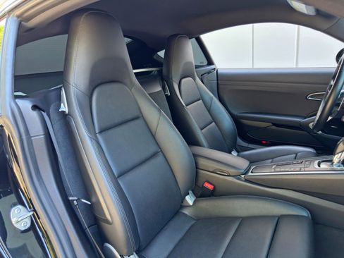 Used 2018 Porsche 718 Cayman RWD image 31