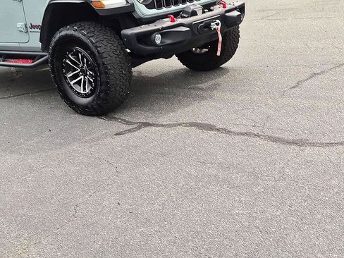 Used 2024 Jeep Wrangler Unlimited Rubicon AWD/4WD image 8