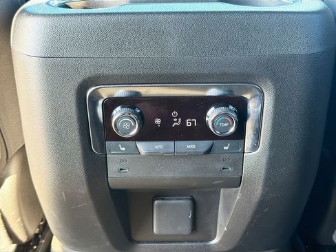 Used 2025 Chevrolet Suburban High Country image 22
