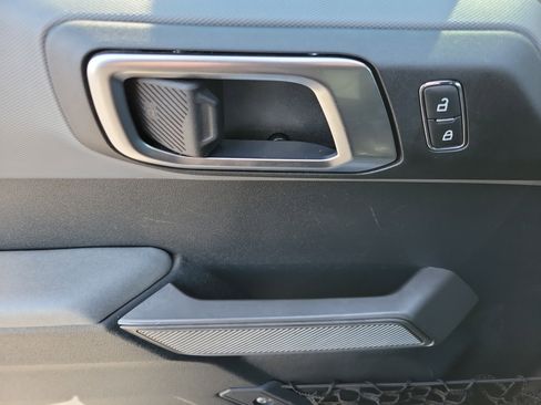 Used 2022 Ford Bronco Black Diamond image 7