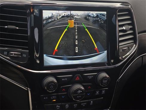 Used 2022 Jeep Grand Cherokee Limited image 21